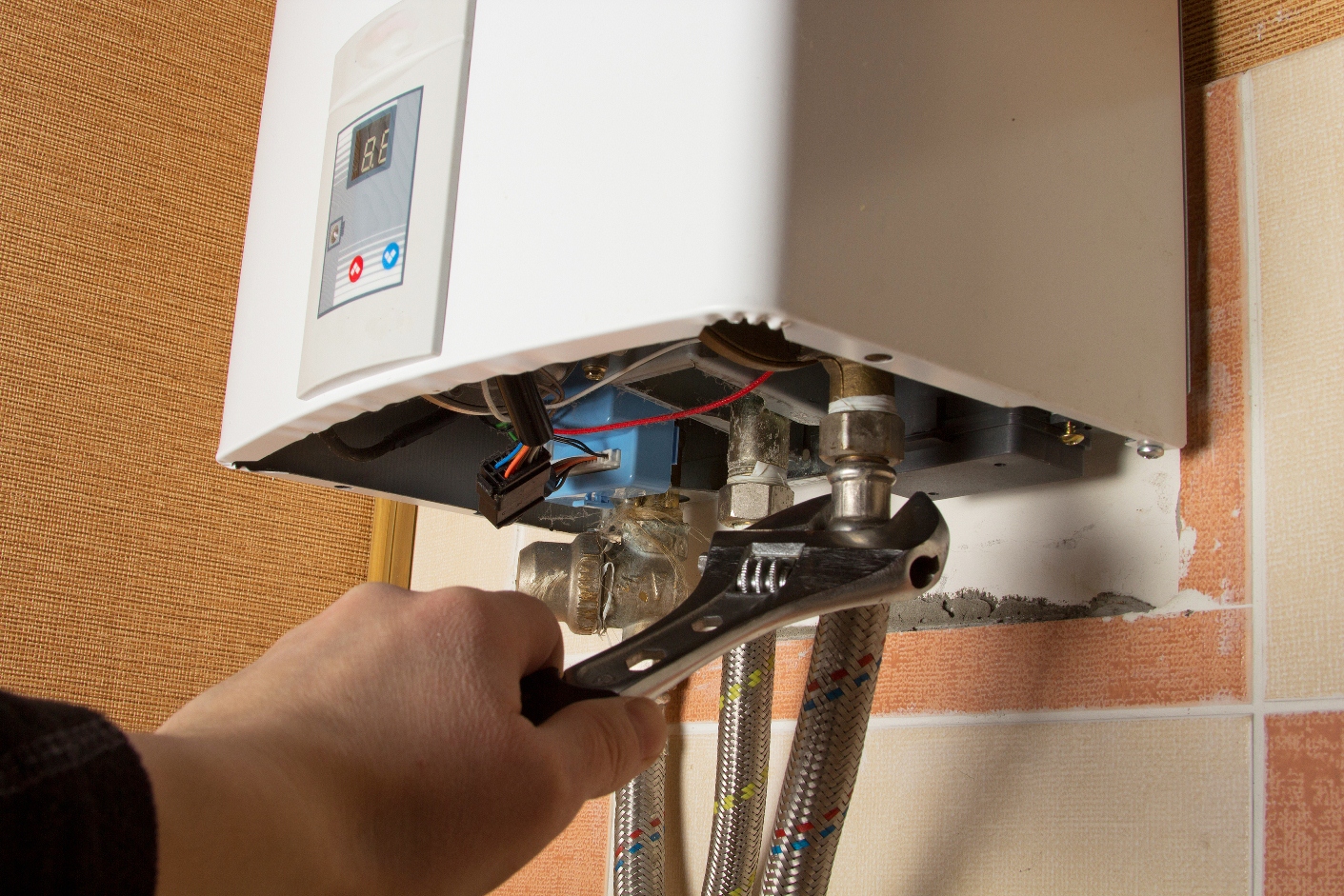6 Best Gas Tankless Water Heaters to Provide You with Hot Water on Demand (Summer 2022)