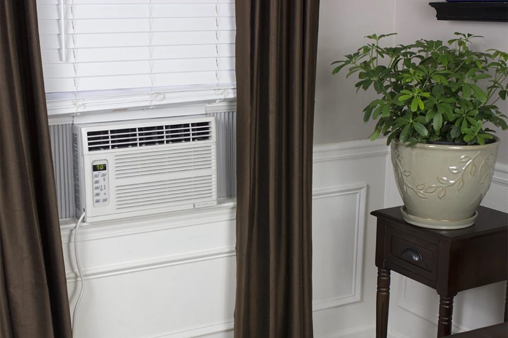 8 Best Window Air Conditioners to Cool Your Room Down Without Taking Up Too Much Space (Summer 2022)